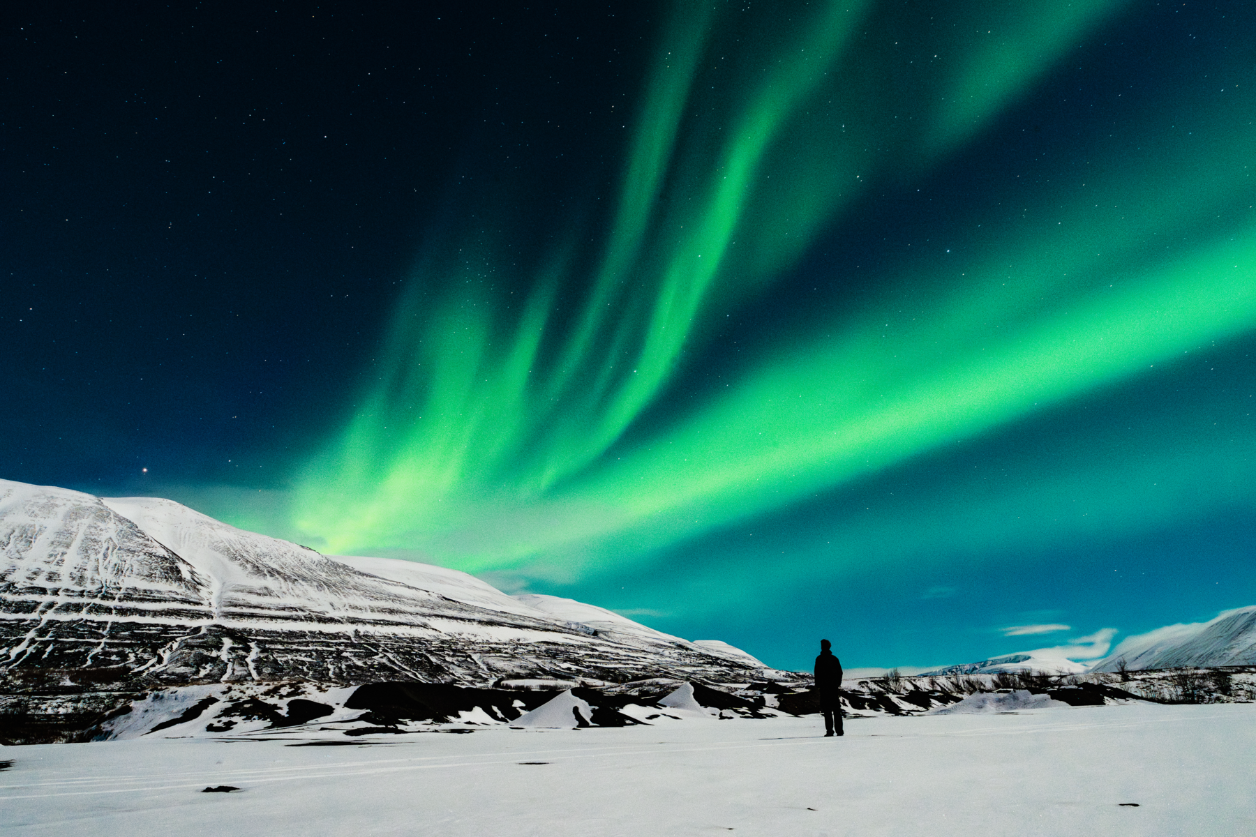 Schneebedeckte Lavafelder, dampfende Erde und frostige Stille – Nordisland im Winter zeigt sich wie von einem anderen Planeten.